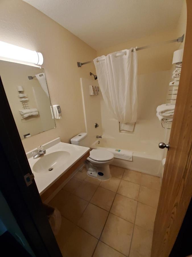 Hibbing Inn And Suites Екстер'єр фото