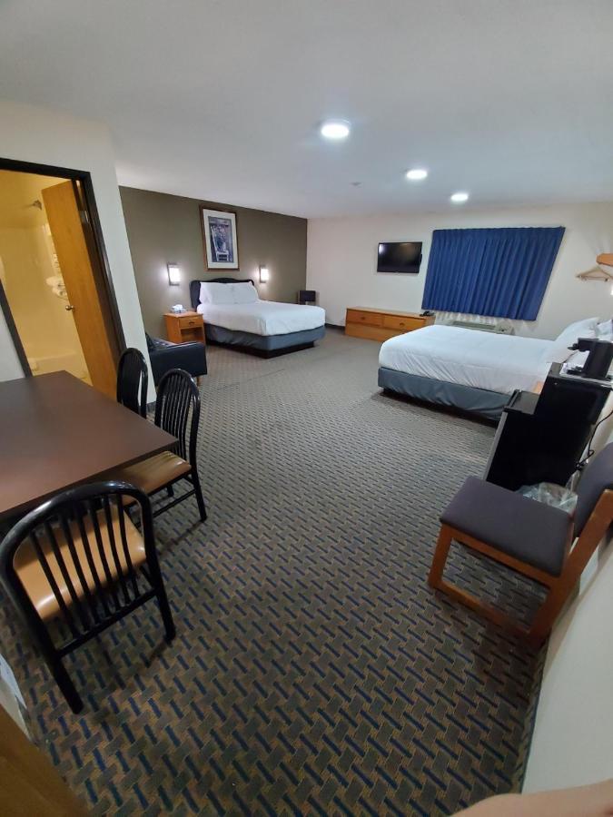Hibbing Inn And Suites Екстер'єр фото